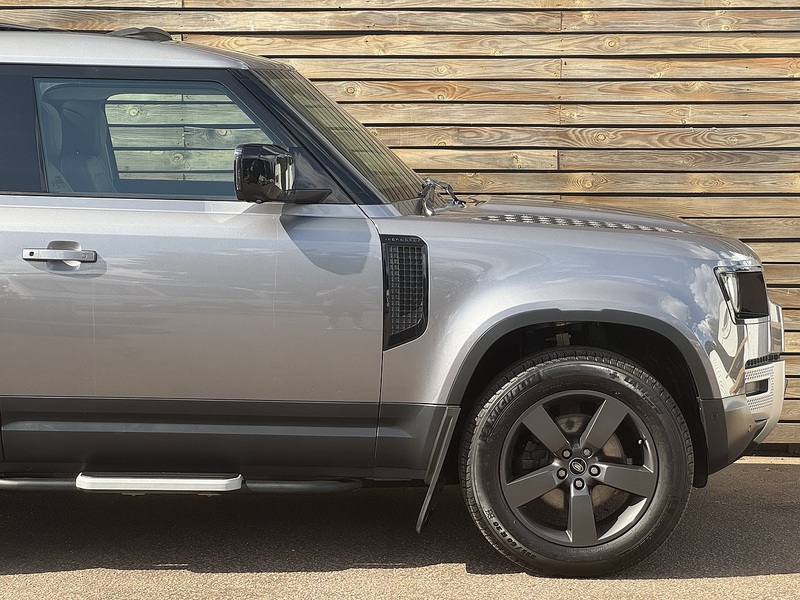 Land Rover Defender 90 2022'22 D250 MHEV HSE | Pan Roof | Side Steps - U9258