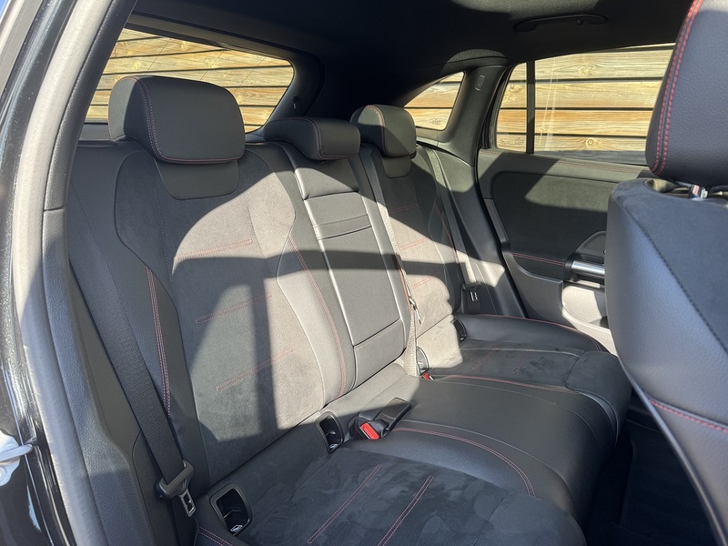 Mercedes-Benz EQA 2021'71 EQA 250 AMG Line | PANO SUNROOF | DE-CHROMED | EV - U9266