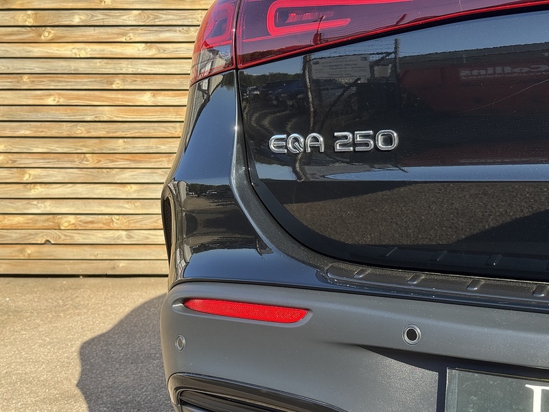 Mercedes-Benz EQA 2021'71 EQA 250 AMG Line | PANO SUNROOF | DE-CHROMED | EV - U9266