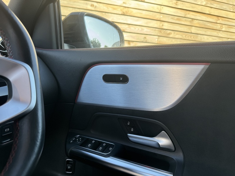 Mercedes-Benz EQA 2021'71 EQA 250 AMG Line | PANO SUNROOF | DE-CHROMED | EV - U9266