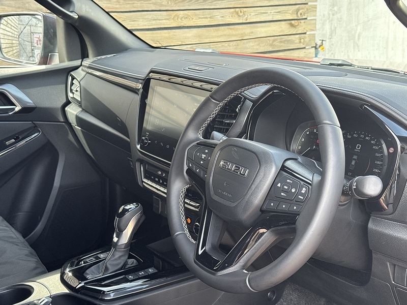 Isuzu D-Max TD V-Cross Commercial - U9275