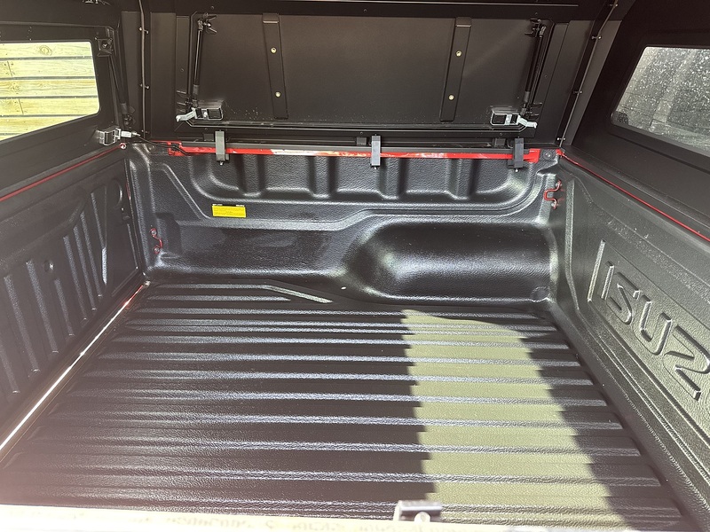Isuzu D-Max TD V-Cross Commercial - U9275