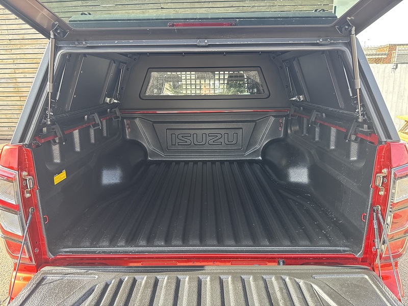 Isuzu D-Max TD V-Cross Commercial - U9275