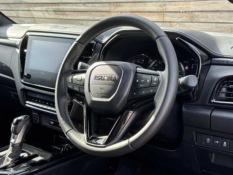 Isuzu D-Max TD V-Cross Commercial - U9275