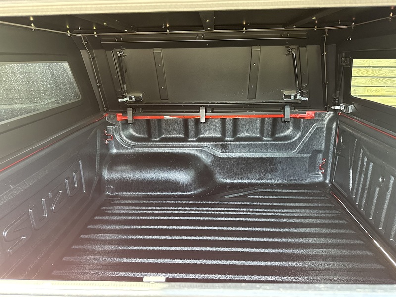 Isuzu D-Max TD V-Cross Commercial - U9275