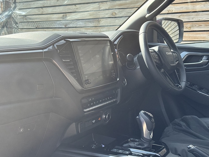 Isuzu D-Max TD V-Cross Commercial - U9275