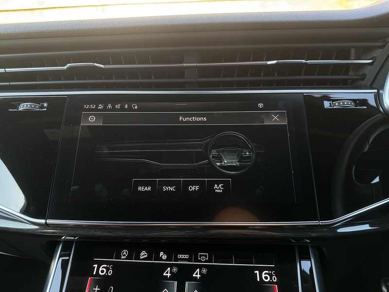 Audi SQ7 2022'22 TFSI V8 Black Edition | High spec | 22" Alloys | B&O sound system | Red leather - U9282