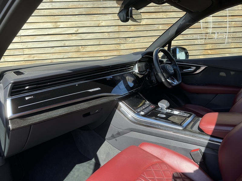 Audi SQ7 2022'22 TFSI V8 Black Edition | High spec | 22" Alloys | B&O sound system | Red leather - U9282