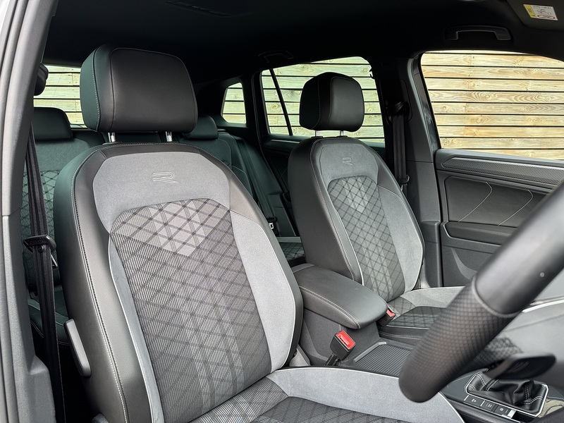 Volkswagen Tiguan 2023'23 TDI R-Line | Effieient engine | Great colour - U9285