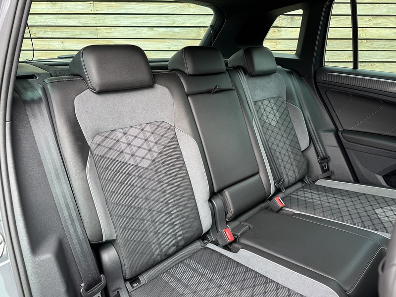 Volkswagen Tiguan 2023'23 TDI R-Line | Effieient engine | Great colour - U9285