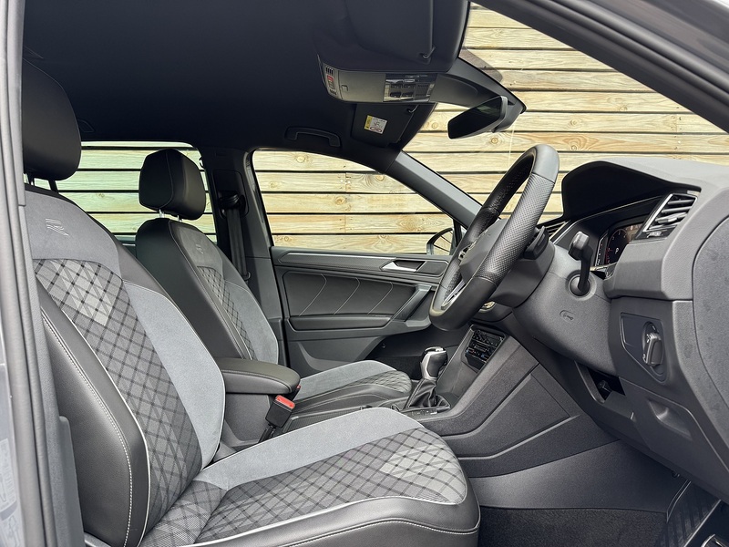 Volkswagen Tiguan 2023'23 TDI R-Line | Effieient engine | Great colour - U9285