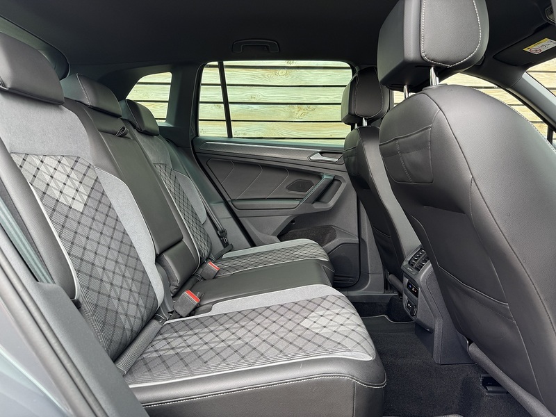 Volkswagen Tiguan 2023'23 TDI R-Line | Effieient engine | Great colour - U9285