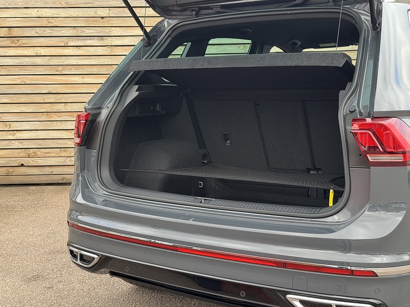 Volkswagen Tiguan 2023'23 TDI R-Line | Effieient engine | Great colour - U9285