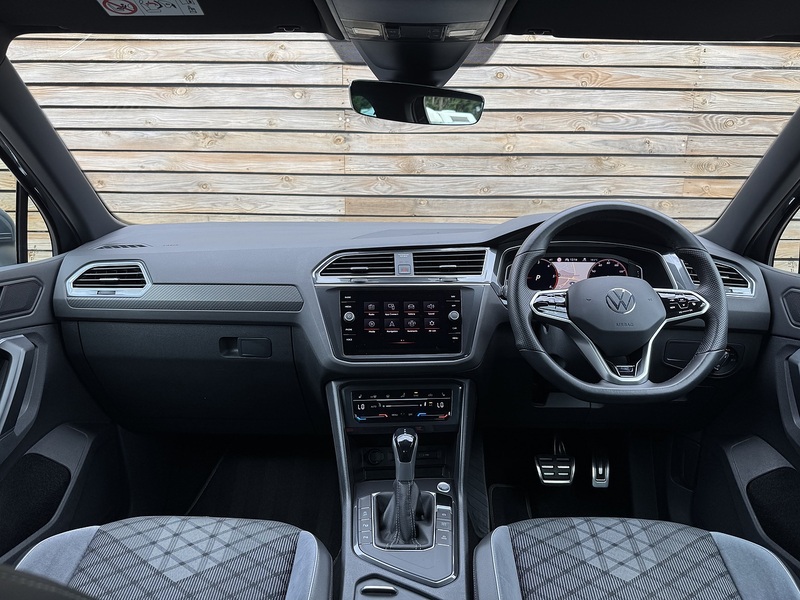 Volkswagen Tiguan 2023'23 TDI R-Line | Effieient engine | Great colour - U9285
