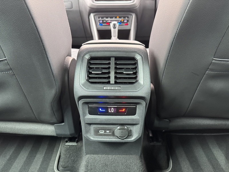 Volkswagen Tiguan 2023'23 TDI R-Line | Effieient engine | Great colour - U9285