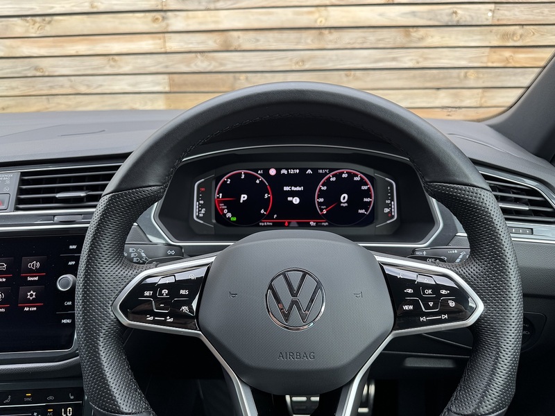 Volkswagen Tiguan 2023'23 TDI R-Line | Effieient engine | Great colour - U9285