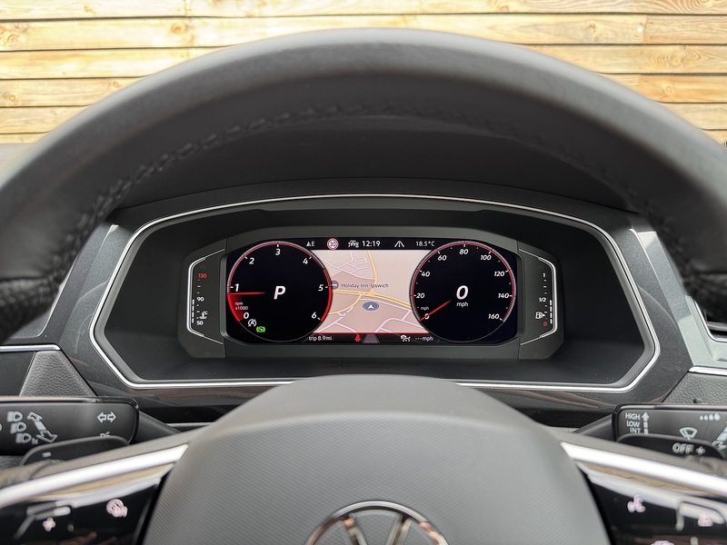 Volkswagen Tiguan 2023'23 TDI R-Line | Effieient engine | Great colour - U9285