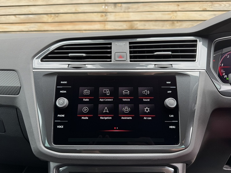 Volkswagen Tiguan 2023'23 TDI R-Line | Effieient engine | Great colour - U9285