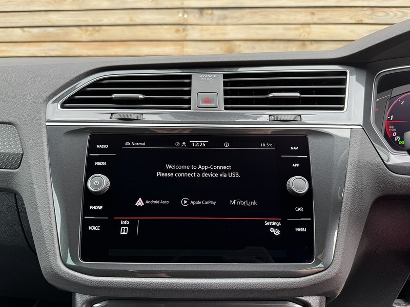 Volkswagen Tiguan 2023'23 TDI R-Line | Effieient engine | Great colour - U9285