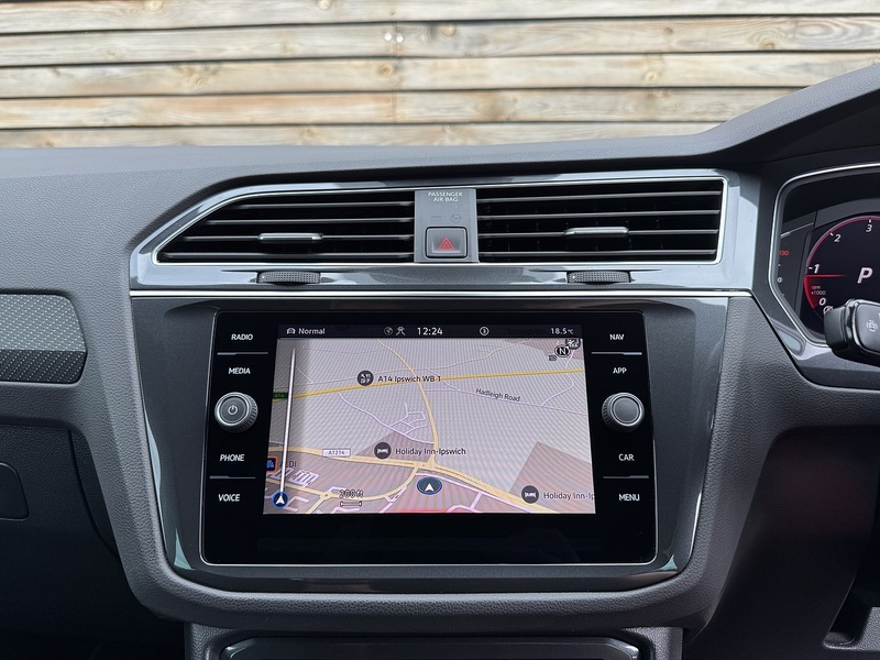 Volkswagen Tiguan 2023'23 TDI R-Line | Effieient engine | Great colour - U9285