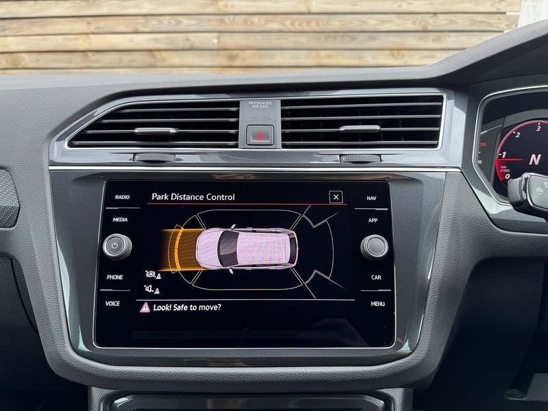 Volkswagen Tiguan 2023'23 TDI R-Line | Effieient engine | Great colour - U9285