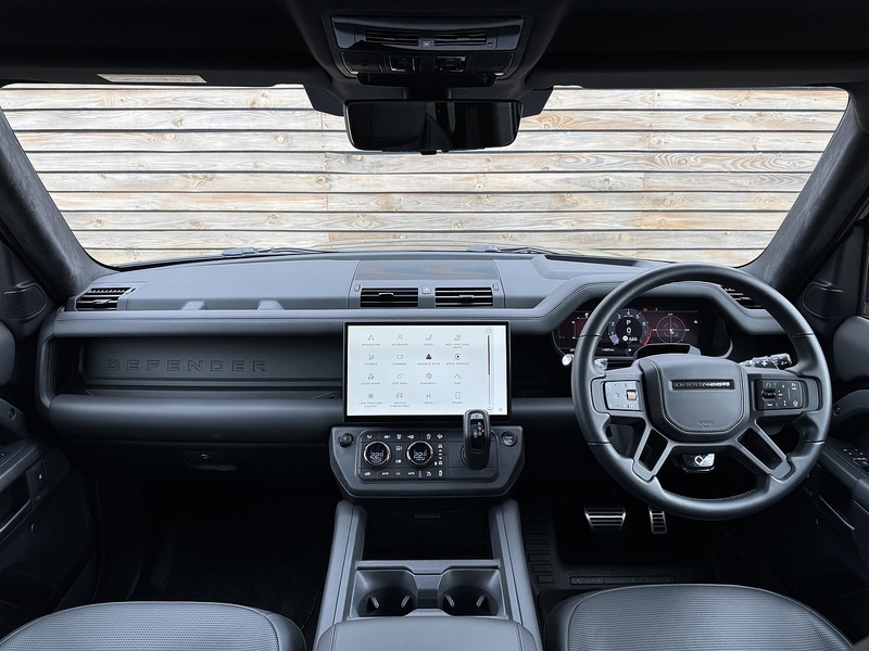 Land Rover Defender 110 2026'75 P635 V8 MHEV OCTA Black Edition | EXPEL PPF ££ - U9287
