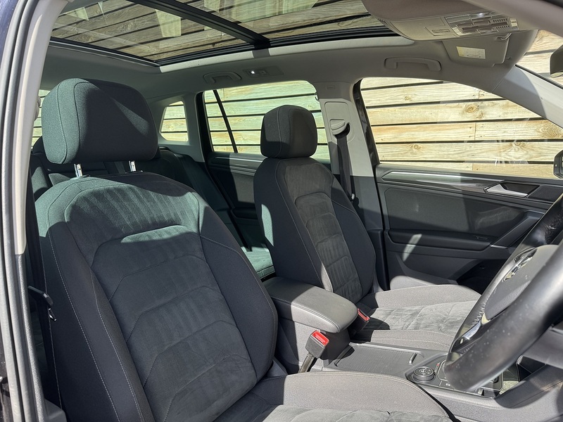 Volkswagen Tiguan 2016'16 2.0TDI BlueMotion DSG | Tech SEL model | High spec | Pano roof | 1 Owner - U9290