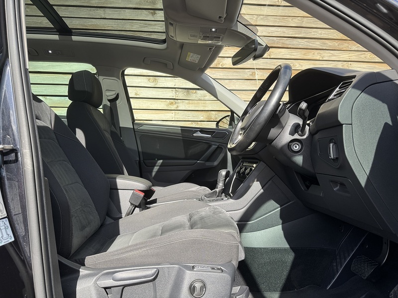 Volkswagen Tiguan 2016'16 2.0TDI BlueMotion DSG | Tech SEL model | High spec | Pano roof | 1 Owner - U9290