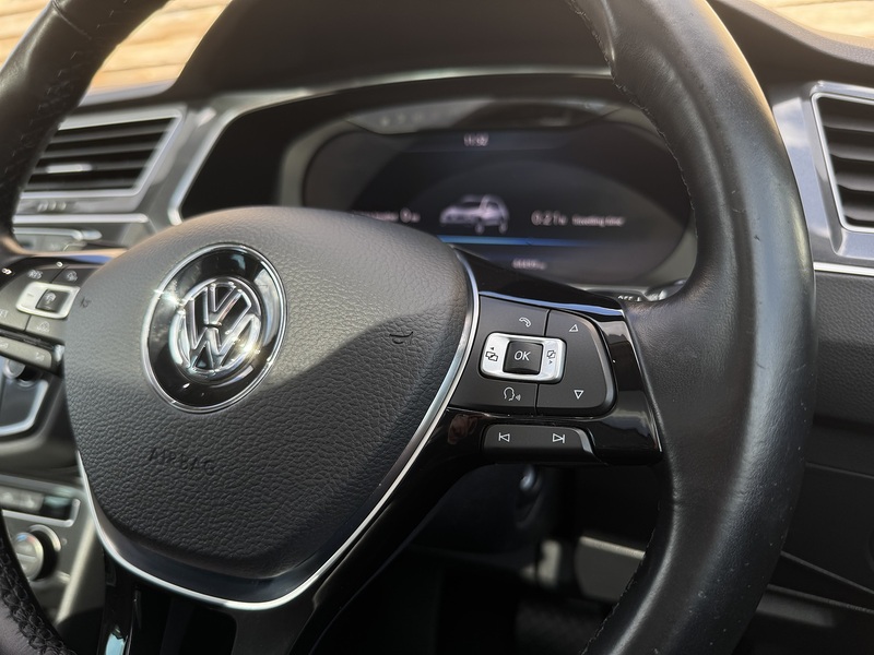 Volkswagen Tiguan 2016'16 2.0TDI BlueMotion DSG | Tech SEL model | High spec | Pano roof | 1 Owner - U9290