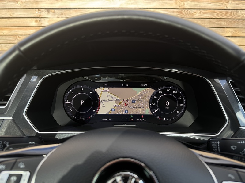 Volkswagen Tiguan 2016'16 2.0TDI BlueMotion DSG | Tech SEL model | High spec | Pano roof | 1 Owner - U9290