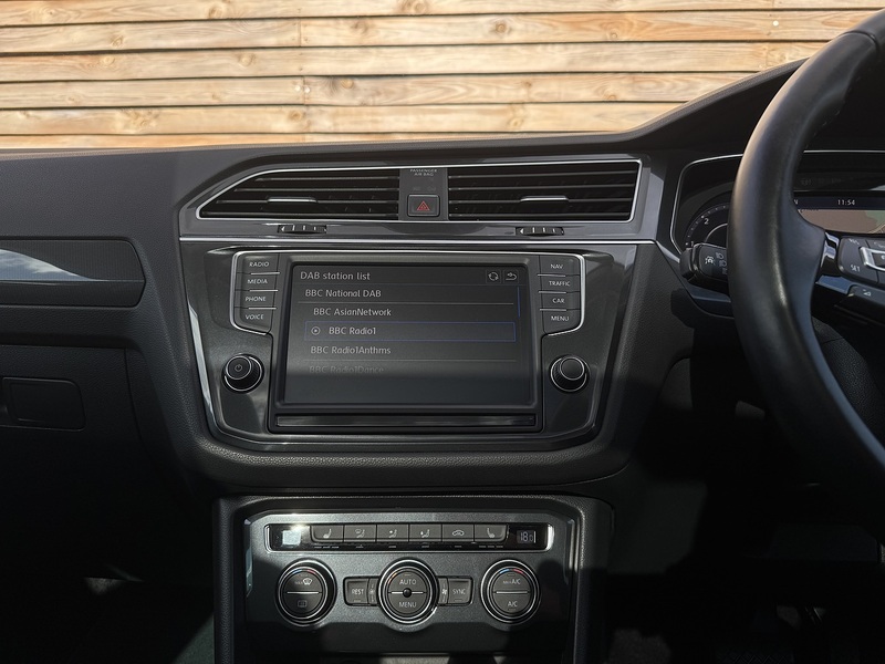 Volkswagen Tiguan 2016'16 2.0TDI BlueMotion DSG | Tech SEL model | High spec | Pano roof | 1 Owner - U9290