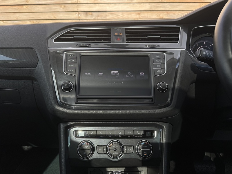 Volkswagen Tiguan 2016'16 2.0TDI BlueMotion DSG | Tech SEL model | High spec | Pano roof | 1 Owner - U9290