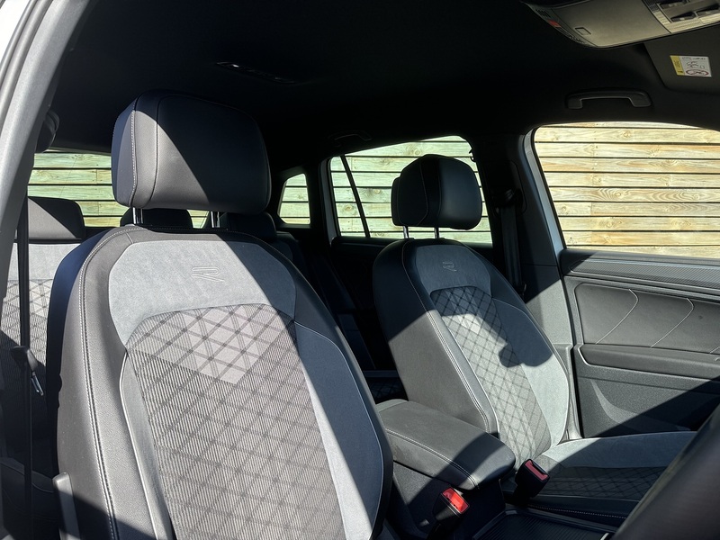 Volkswagen Tiguan 2021'21 1.5 TSI R-Line | LOW MILES | 1.5 PETROL - U9301