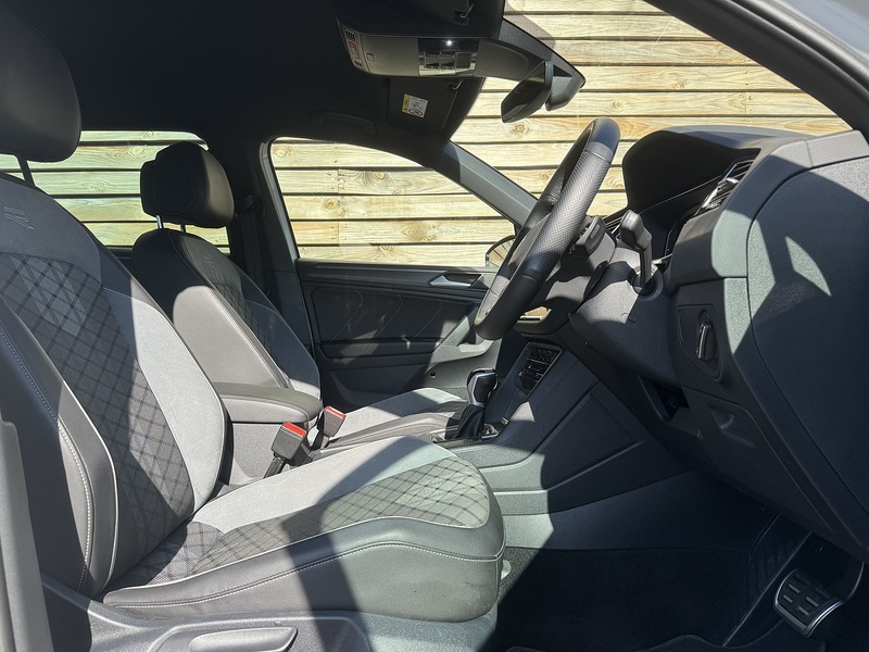 Volkswagen Tiguan 2021'21 1.5 TSI R-Line | LOW MILES | 1.5 PETROL - U9301