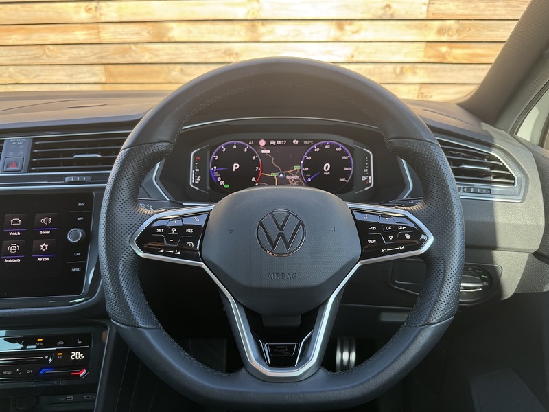 Volkswagen Tiguan 2021'21 1.5 TSI R-Line | LOW MILES | 1.5 PETROL - U9301