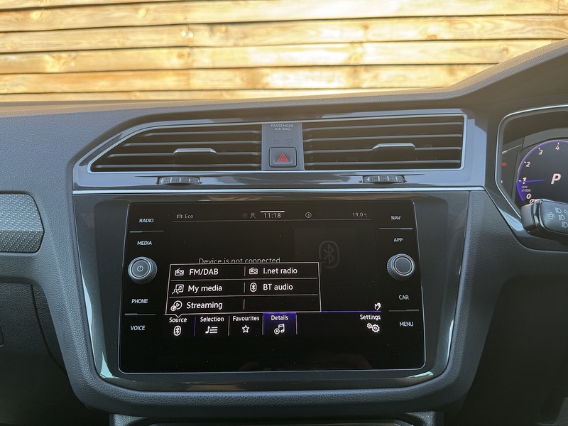 Volkswagen Tiguan 2021'21 1.5 TSI R-Line | LOW MILES | 1.5 PETROL - U9301
