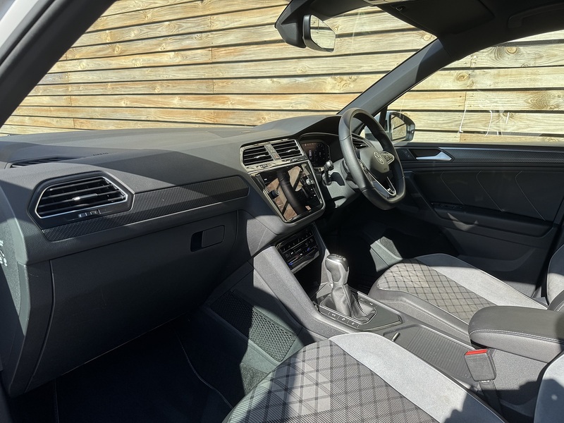 Volkswagen Tiguan 2021'21 1.5 TSI R-Line | LOW MILES | 1.5 PETROL - U9301