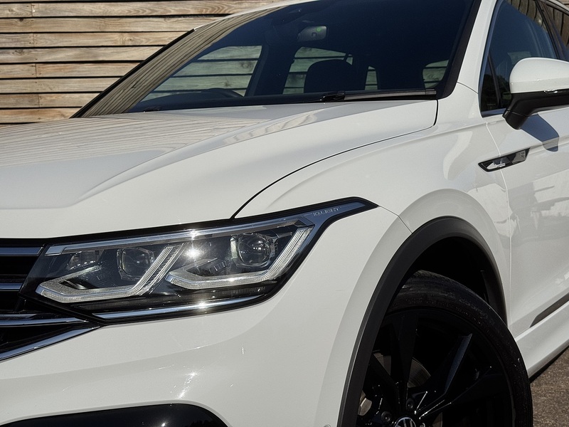 Volkswagen Tiguan 2021'21 1.5 TSI R-Line | LOW MILES | 1.5 PETROL - U9301
