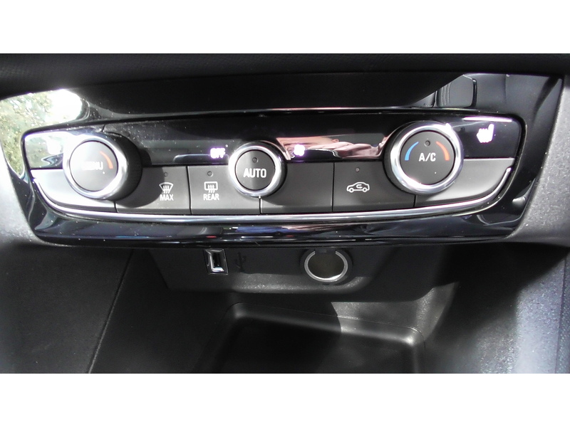 Vauxhall 1.2 Turbo Elite Nav Premium Hatchback 5dr Petrol Auto Euro 6 (s/s) (100 ps)