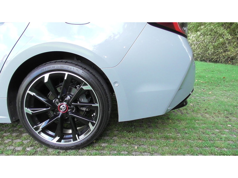 Toyota 2.0 VVT-h GPF GR SPORT Touring Sports 5dr Petrol Hybrid CVT Euro 6 (s/s) (184 ps)