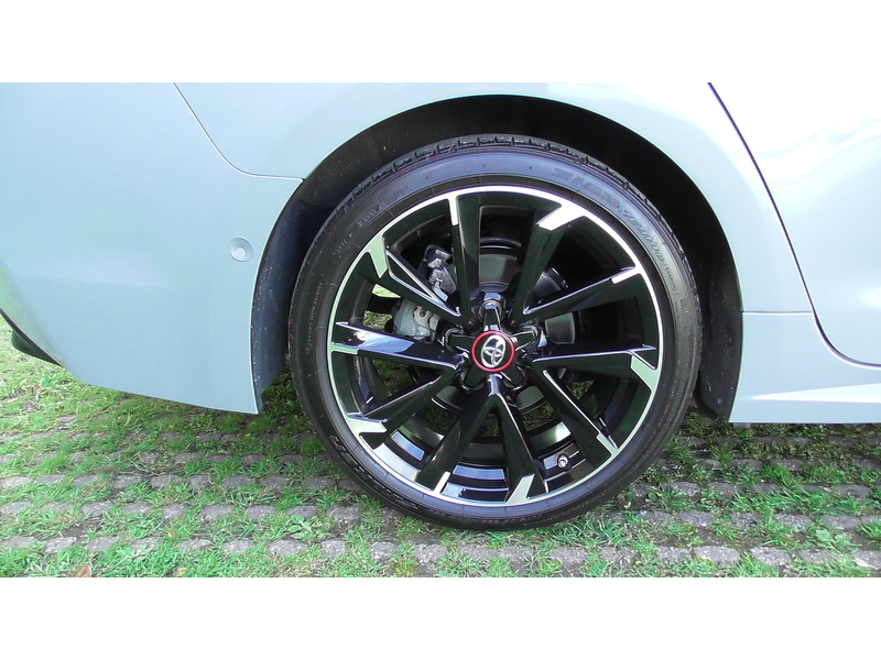 Toyota 2.0 VVT-h GPF GR SPORT Touring Sports 5dr Petrol Hybrid CVT Euro 6 (s/s) (184 ps)