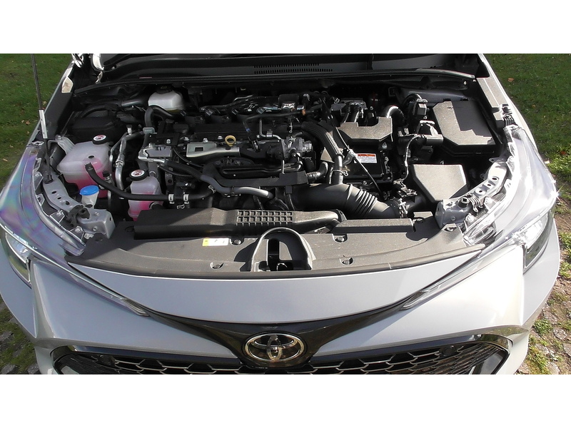 Toyota 2.0 VVT-h GPF GR SPORT Touring Sports 5dr Petrol Hybrid CVT Euro 6 (s/s) (184 ps)