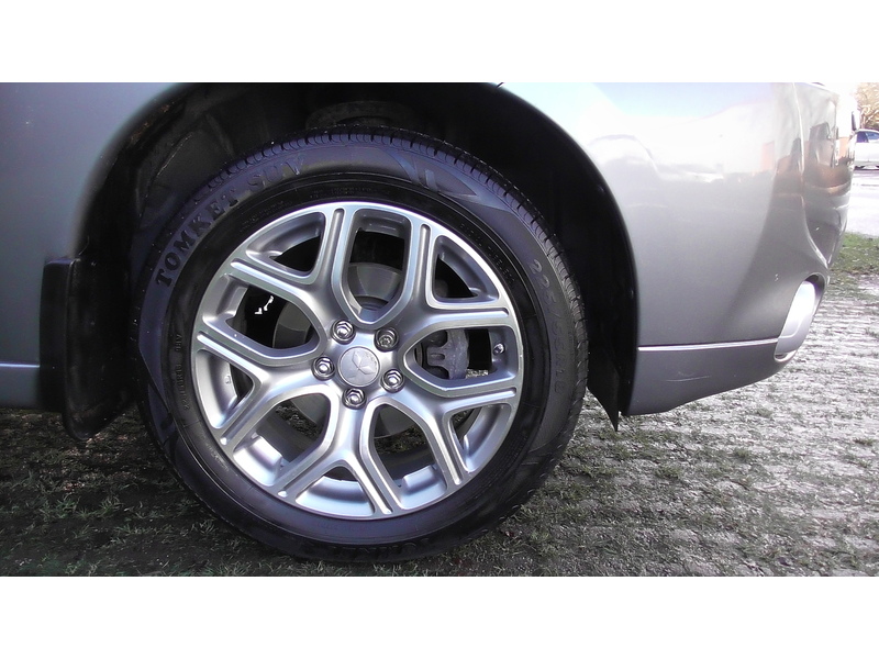 Mitsubishi 2.0h 12kWh GX4h SUV 5dr Petrol Plug-in Hybrid CVT 4WD Euro 5 (s/s) (200 ps)