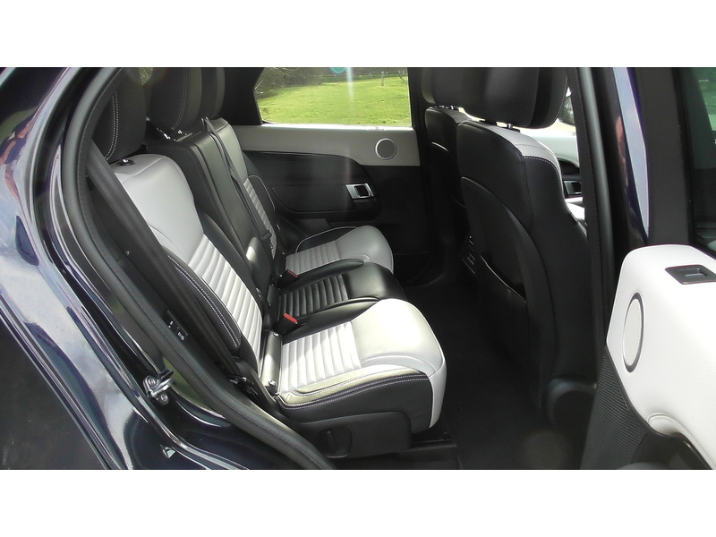 Land Rover 3.0 D300 MHEV R-Dynamic HSE SUV 5dr Diesel Auto 4WD Euro 6 (s/s) (300 ps)