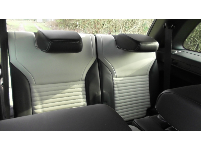 Land Rover 3.0 D300 MHEV R-Dynamic HSE SUV 5dr Diesel Auto 4WD Euro 6 (s/s) (300 ps)