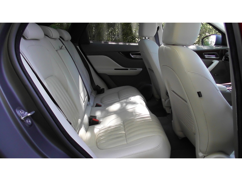 Jaguar 2.0 P250i Portfolio SUV 5dr Petrol Auto AWD Euro 6 (s/s) (250 ps)