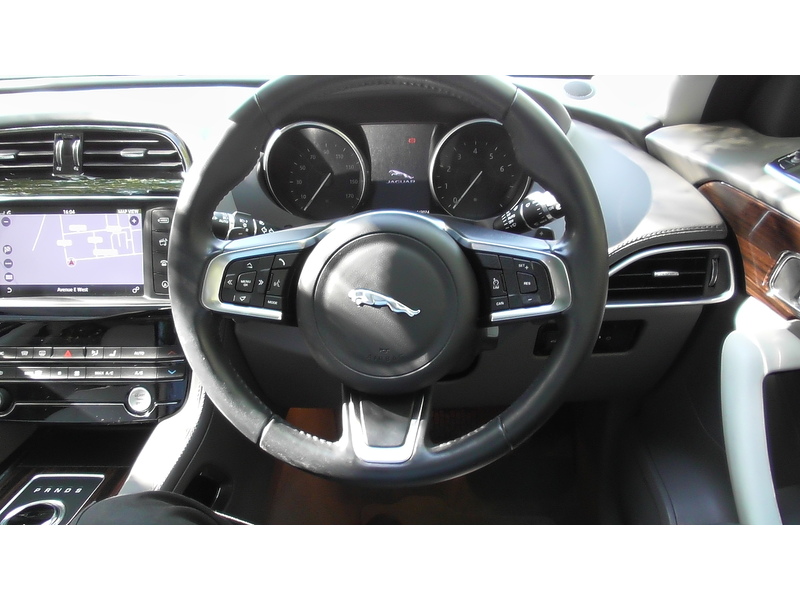Jaguar 2.0 P250i Portfolio SUV 5dr Petrol Auto AWD Euro 6 (s/s) (250 ps)