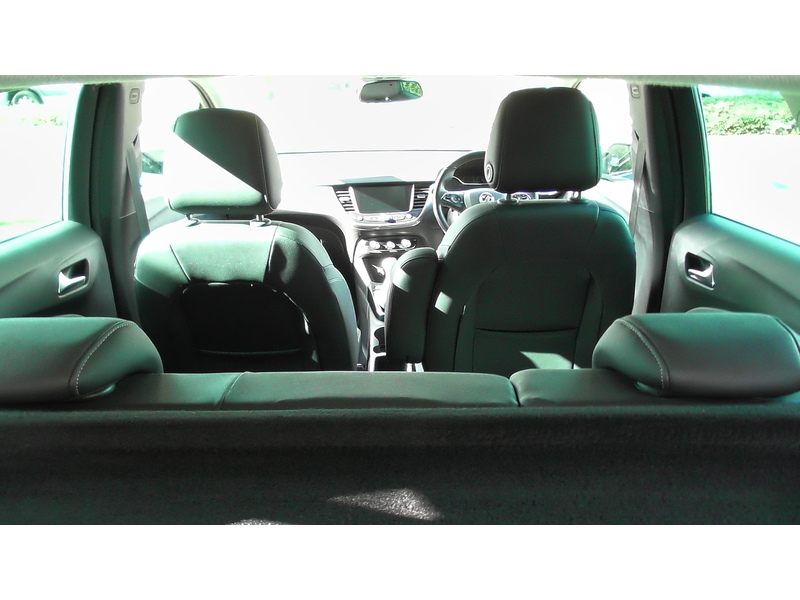 Vauxhall 1.2 Elite Nav SUV 5dr Petrol Manual Euro 6 (83 ps)
