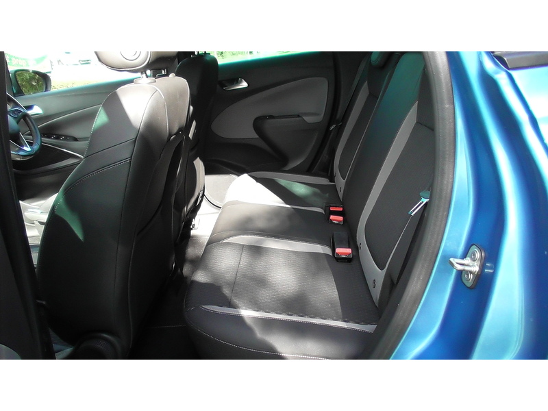 Vauxhall 1.2 Elite Nav SUV 5dr Petrol Manual Euro 6 (83 ps)