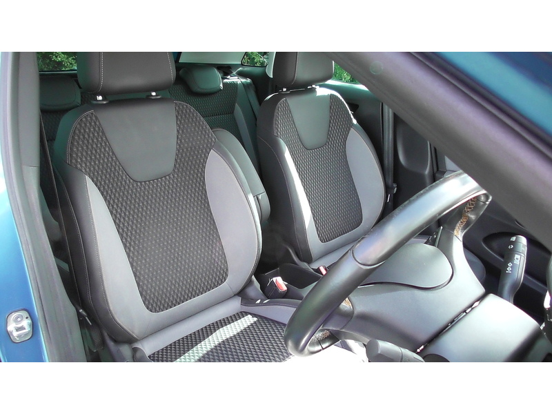 Vauxhall 1.2 Elite Nav SUV 5dr Petrol Manual Euro 6 (83 ps)